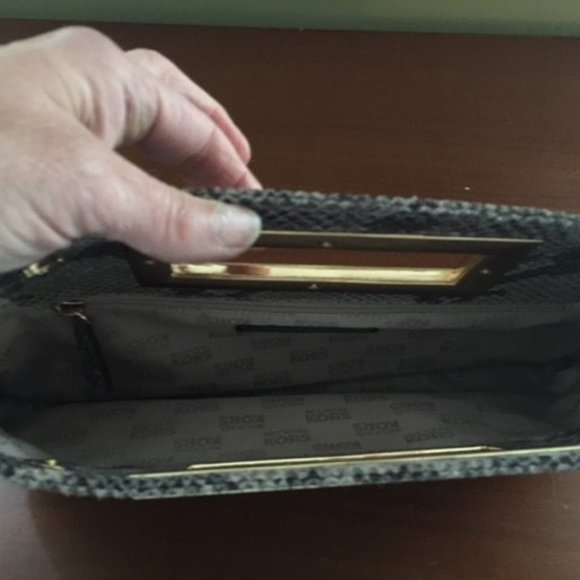 purse - Picture 2 of 3